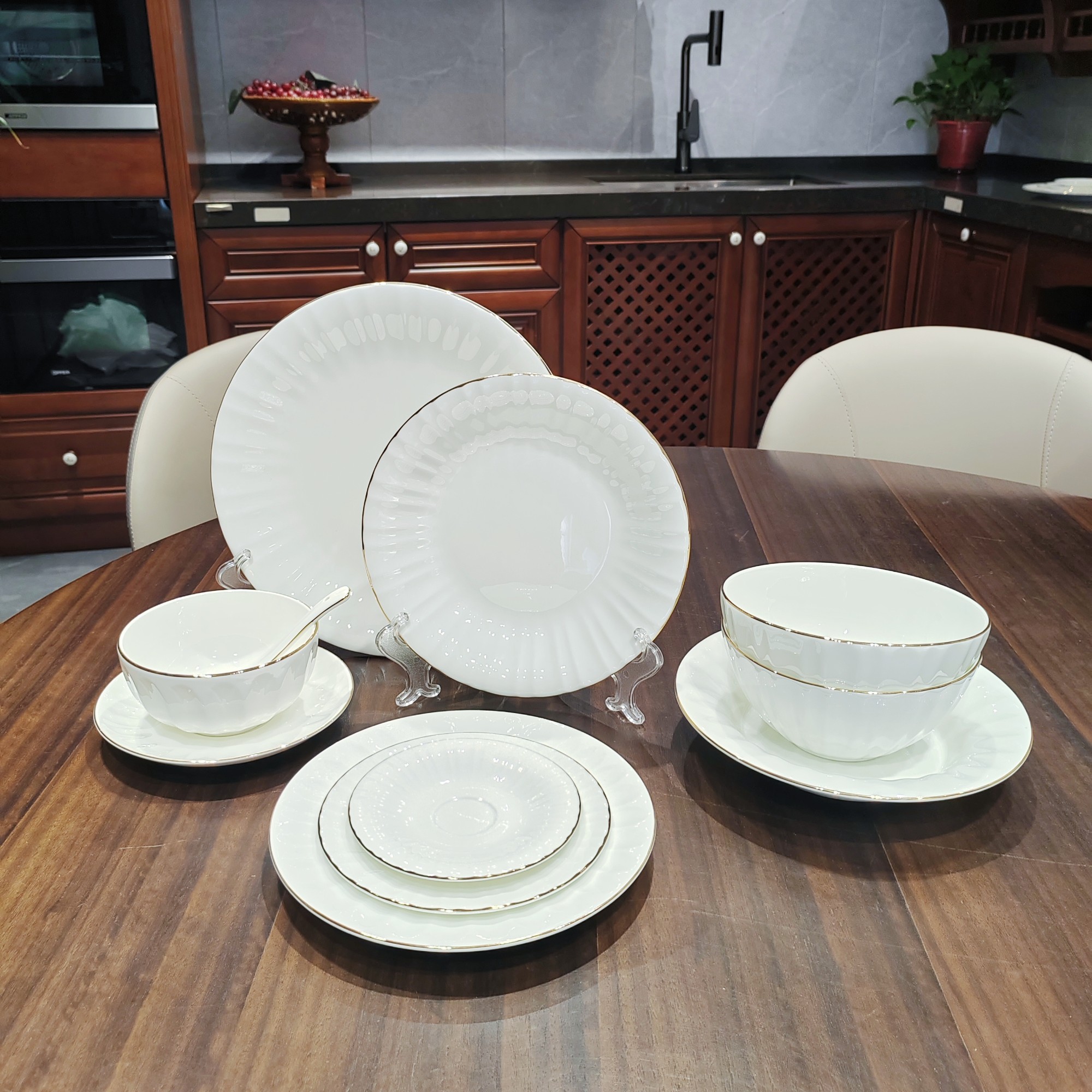 Ivory Fluted Ceramic Plate Set with Gold Lining